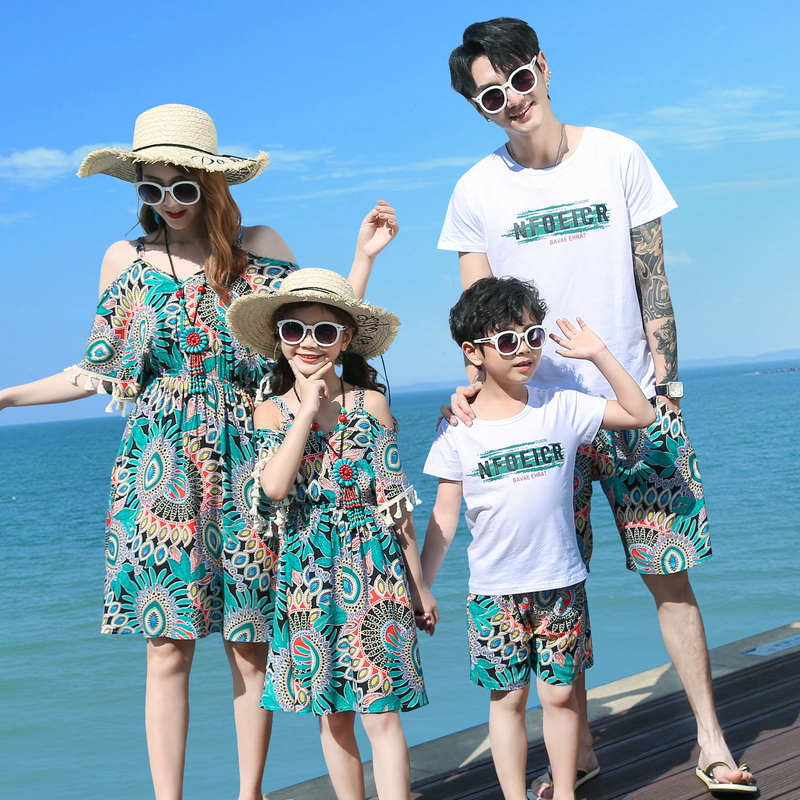 不一样的情侣装夏装露肩女款大码宽松连衣裙高级感韩版波西米亚