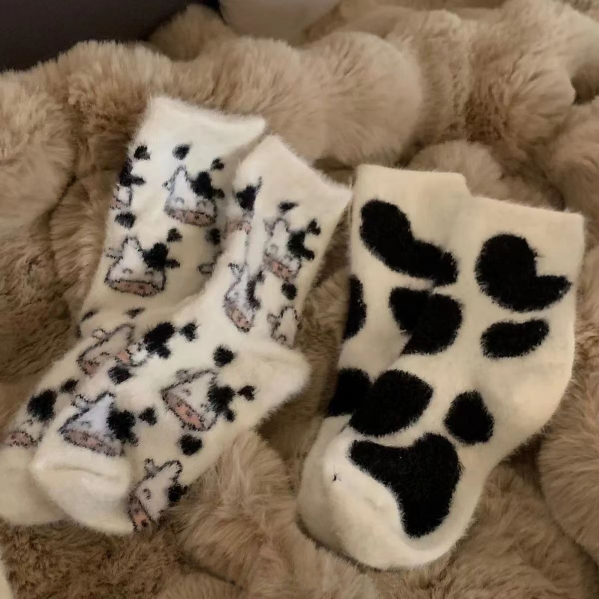 秋冬加绒水貂绒袜子女保暖加厚奶牛斑点居家可爱少女地板袜月子袜