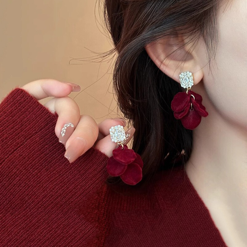 铜合金耳饰  安可拉红丝绒花朵耳环女2024新款爆款高级感百搭耳饰