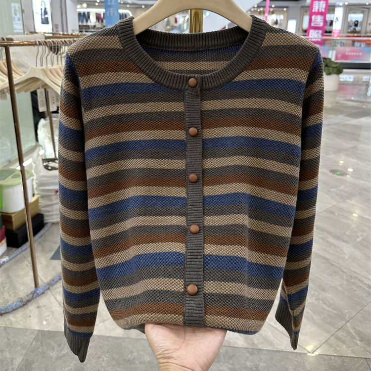 大码条纹撞色针织套头妈妈装秋款宽松百搭气质复古毛衣遮肚上衣女