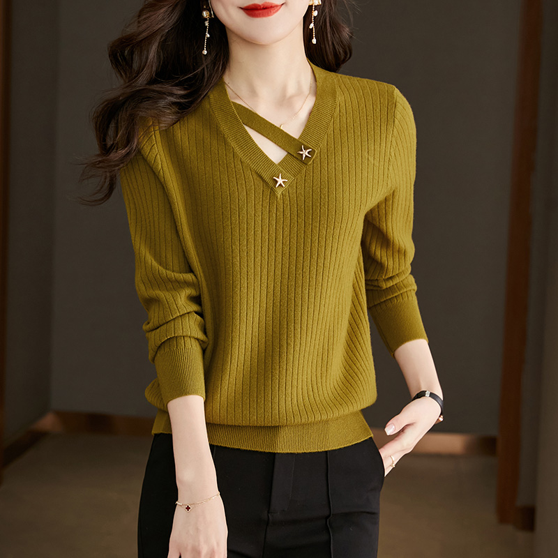 大码胖MM宽松显瘦打底上衣2022年秋冬新款时尚洋气心机V领针织衫