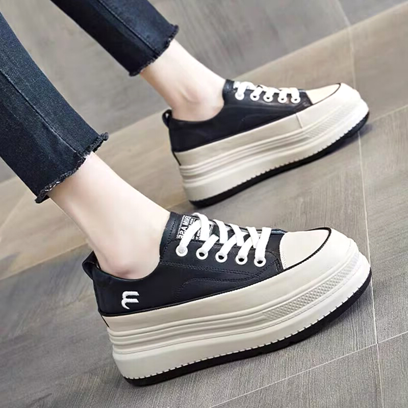 潮牌厚底小白鞋女2025春秋内增高真皮显脚小松糕黑色板鞋百搭时尚