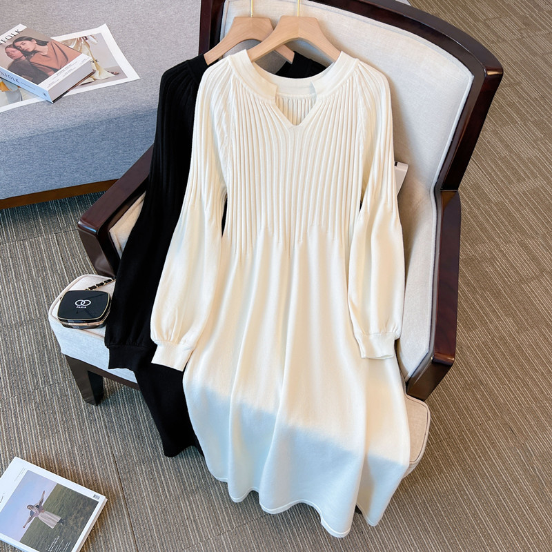 孕妇连衣裙秋冬装杏色v领针织毛衣长款宽松保暖时尚辣妈2025新款S