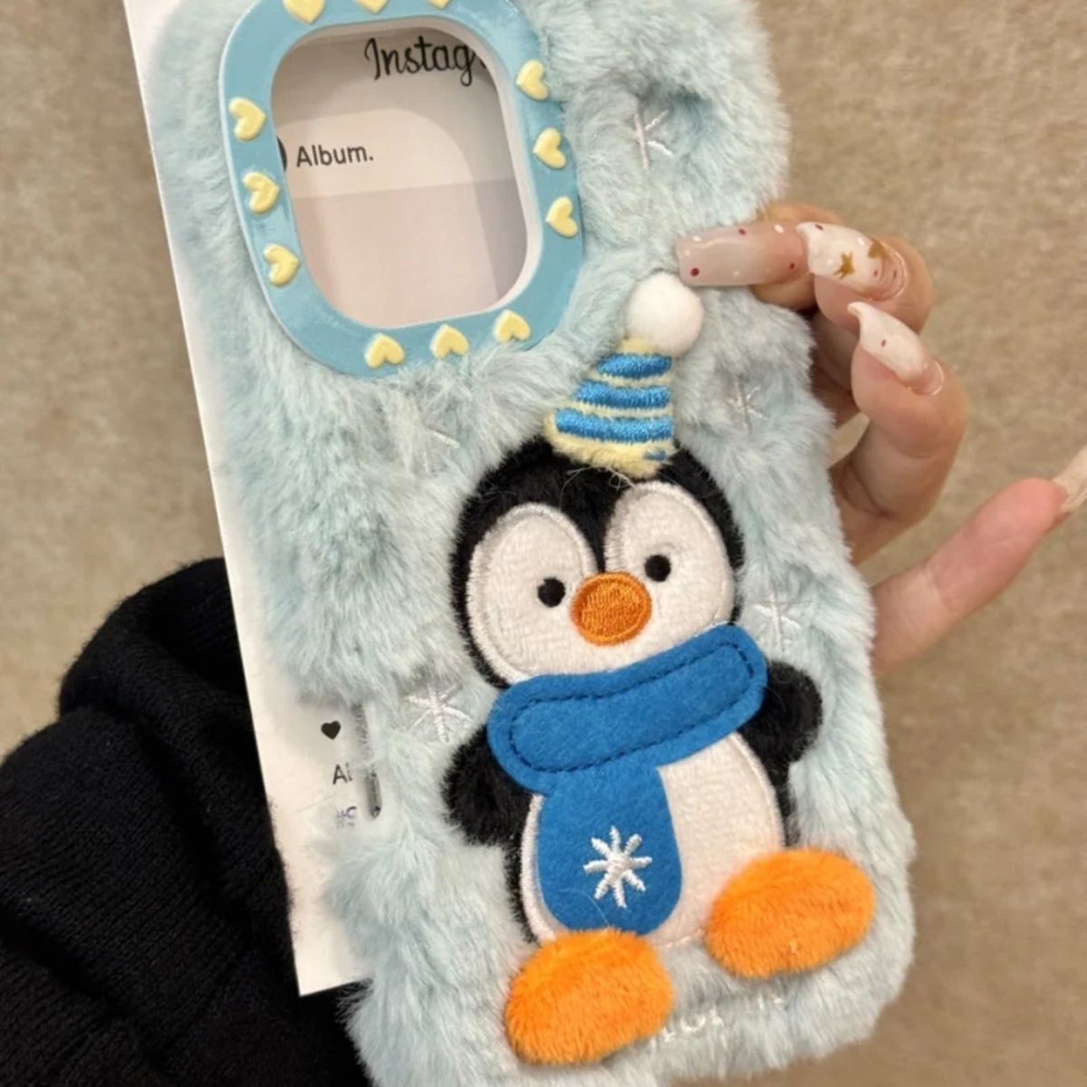 可爱卡通毛绒围巾企鹅适用ihone16promax苹果15手机壳14新款13软