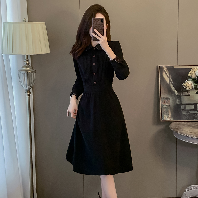 赫本风超好看连衣裙女春秋收腰显瘦气质高级感小黑裙加绒打底裙子