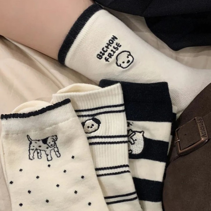 袜子女ins潮高颜值拼色条纹波点奶狗设计师风日系秋冬季中筒棉袜