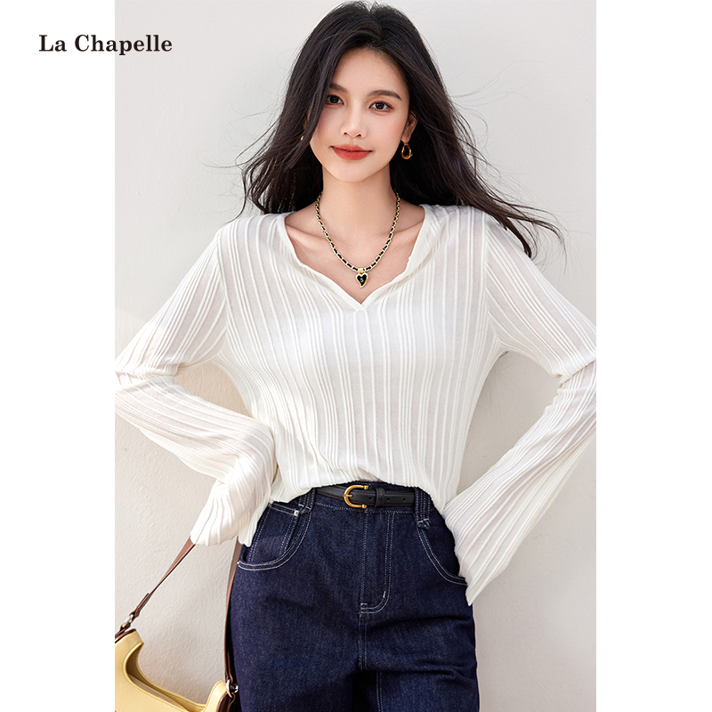 拉夏贝尔喇叭袖针织衫女2024春打底衫柔软舒适透气肌理坑条上衣