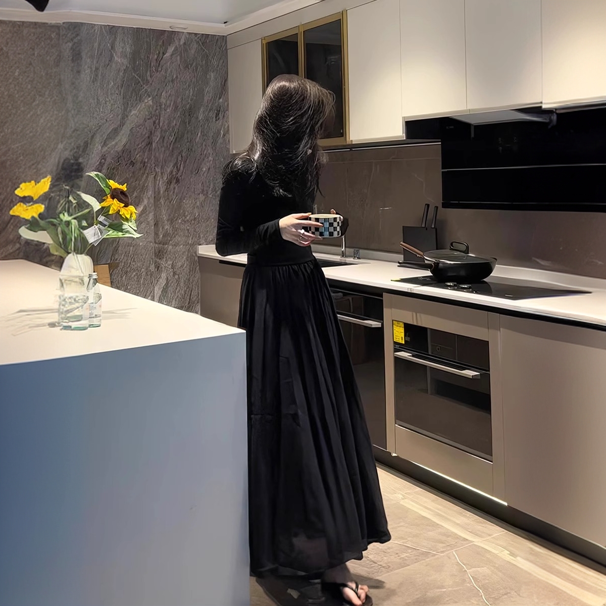 韩国东大门秋冬小众高级感气质长袖拼接连衣裙女赫本法式黑色长裙