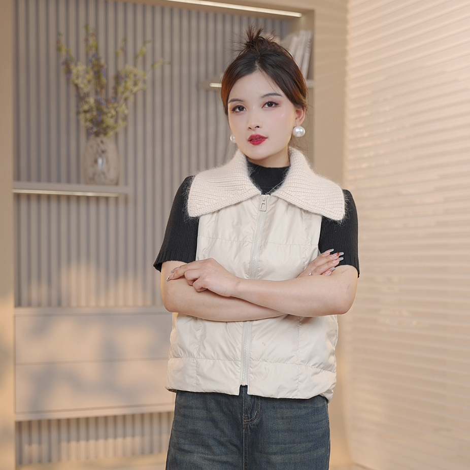 简约休闲风针织毛领贴身白鸭绒女士马甲时尚百搭翻领保暖短款马夹