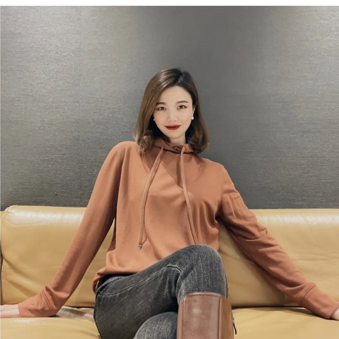 哥弟新款简约套头纯色运动显瘦舒适宽松连帽厚卫衣1300918长袖