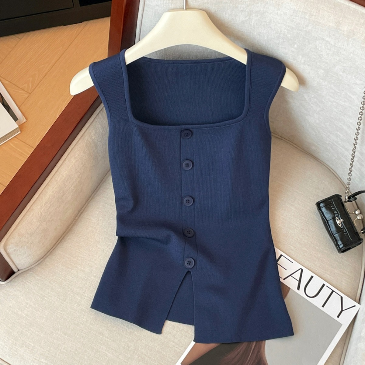 专柜奢侈品牌捡漏女装方领露锁骨针织无袖上衣女夏季简约纯色上衣