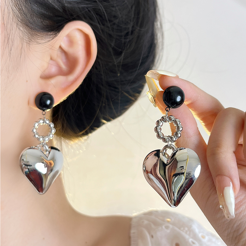 铜合金耳饰 小众设计圆环爱心耳环女高级感耳饰个性百搭耳钉配饰