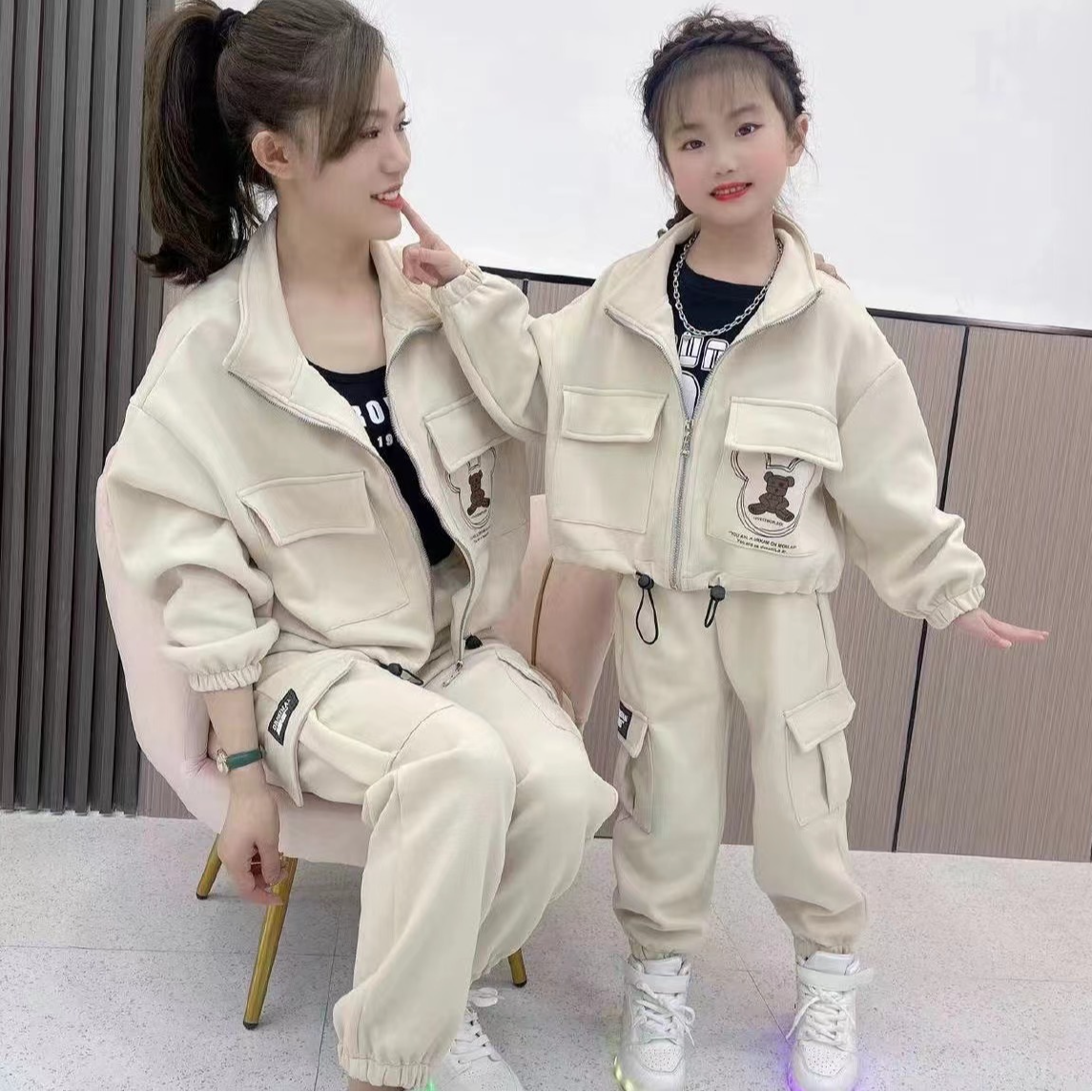 兄妹穿搭春款2024儿童春秋网红韩版时髦小熊开衫洋气休闲运动套装