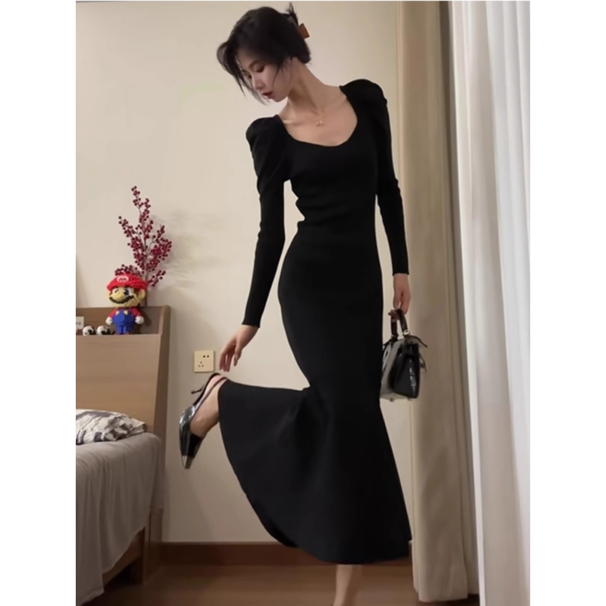 2025秋款新款方领气质包臀裙复古爆款洋气修身女长裙赫本风高端