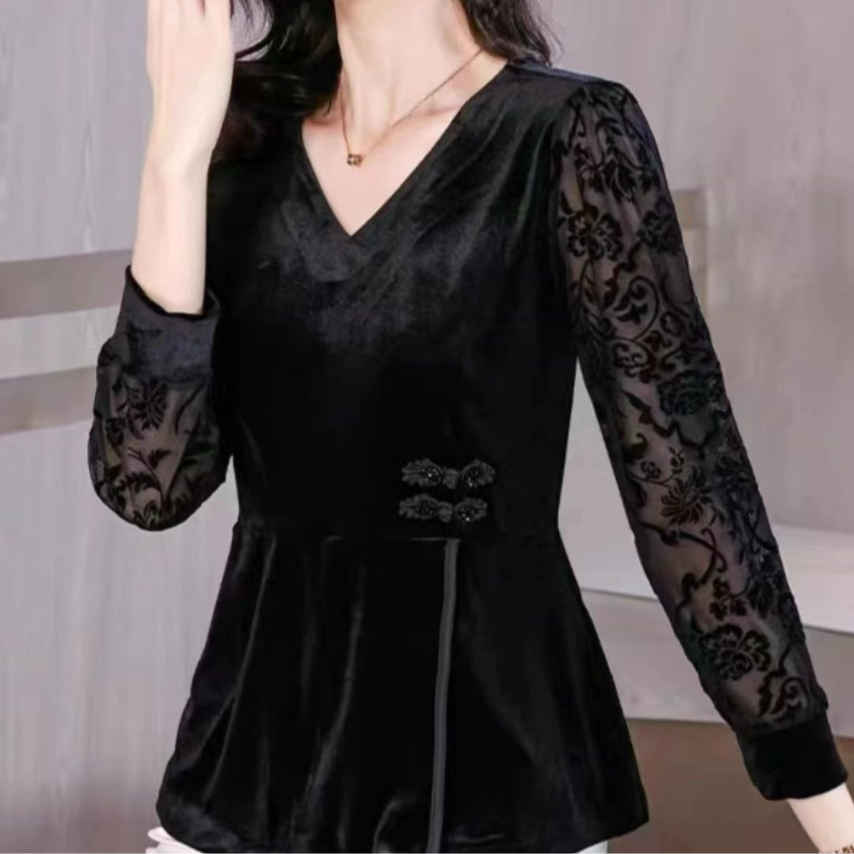 1737-新款时尚复古盘扣丝绒上衣