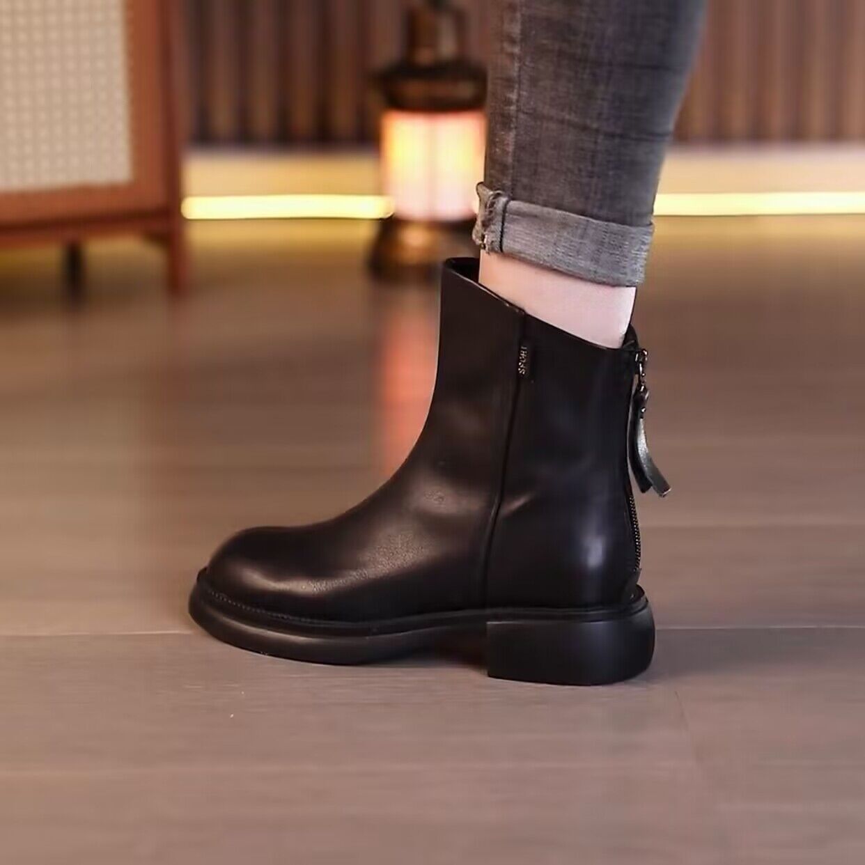 2025新款马丁靴软底软面时尚短靴百搭韩版冬季加绒防滑靴子女保暖