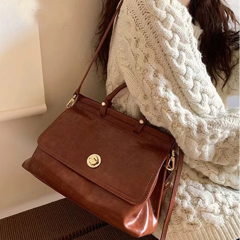 大容量复古往事邮差包包女2024新款大气手提包高级感通勤斜挎包