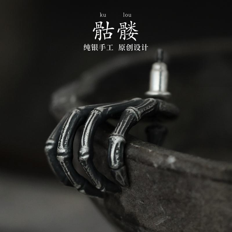 925银耳饰 《骷髅手》925银哥特风耳钉男款复古做旧小众设计感耳饰