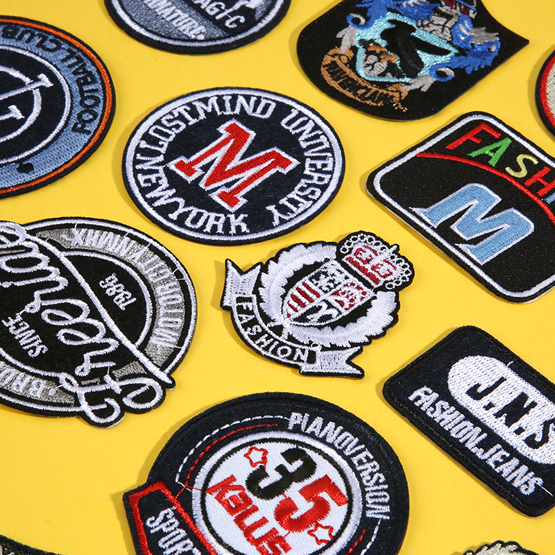 黑色自粘免缝徽章羽绒服补丁贴刺绣图案衣服布贴裤子破洞修补贴花