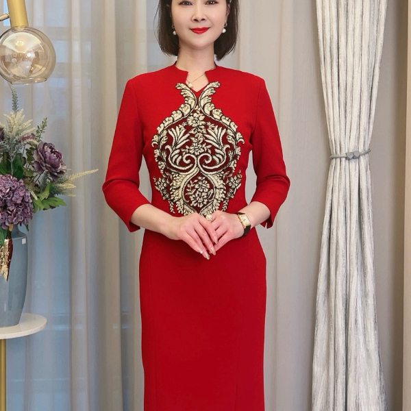 喜妈妈改良旗袍中式刺绣礼服结婚敬酒服显瘦高档酒红色喜宴连衣裙