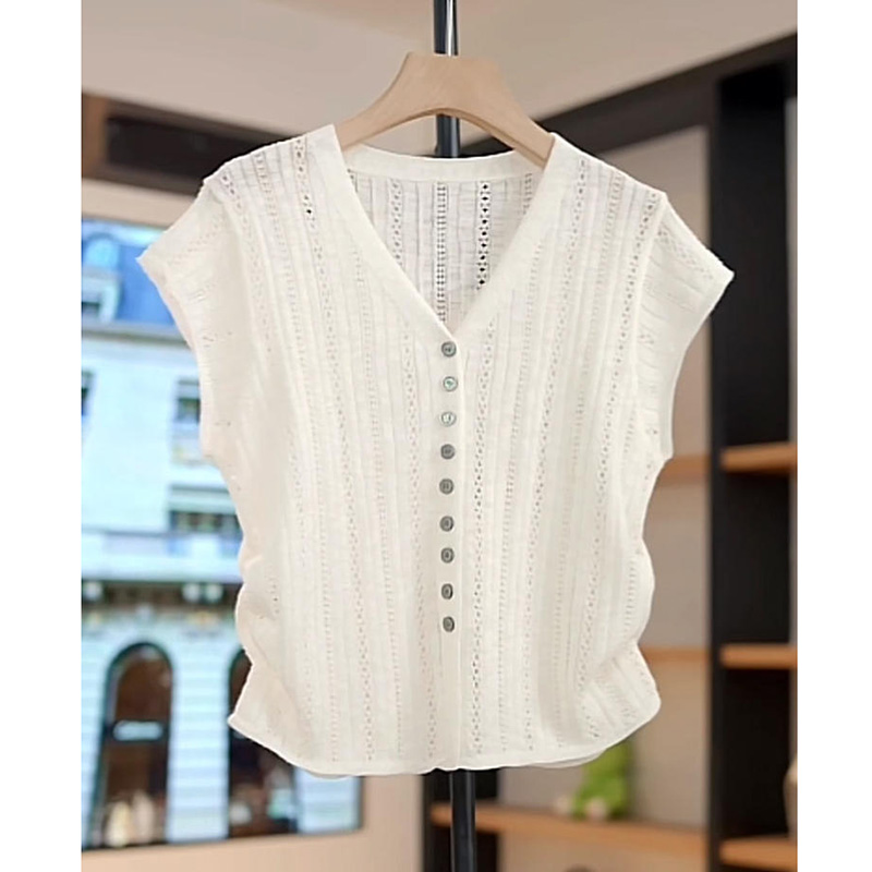 夏季女装2025新款时尚气质V领镂空无袖纽扣设计感百搭T恤休闲上衣