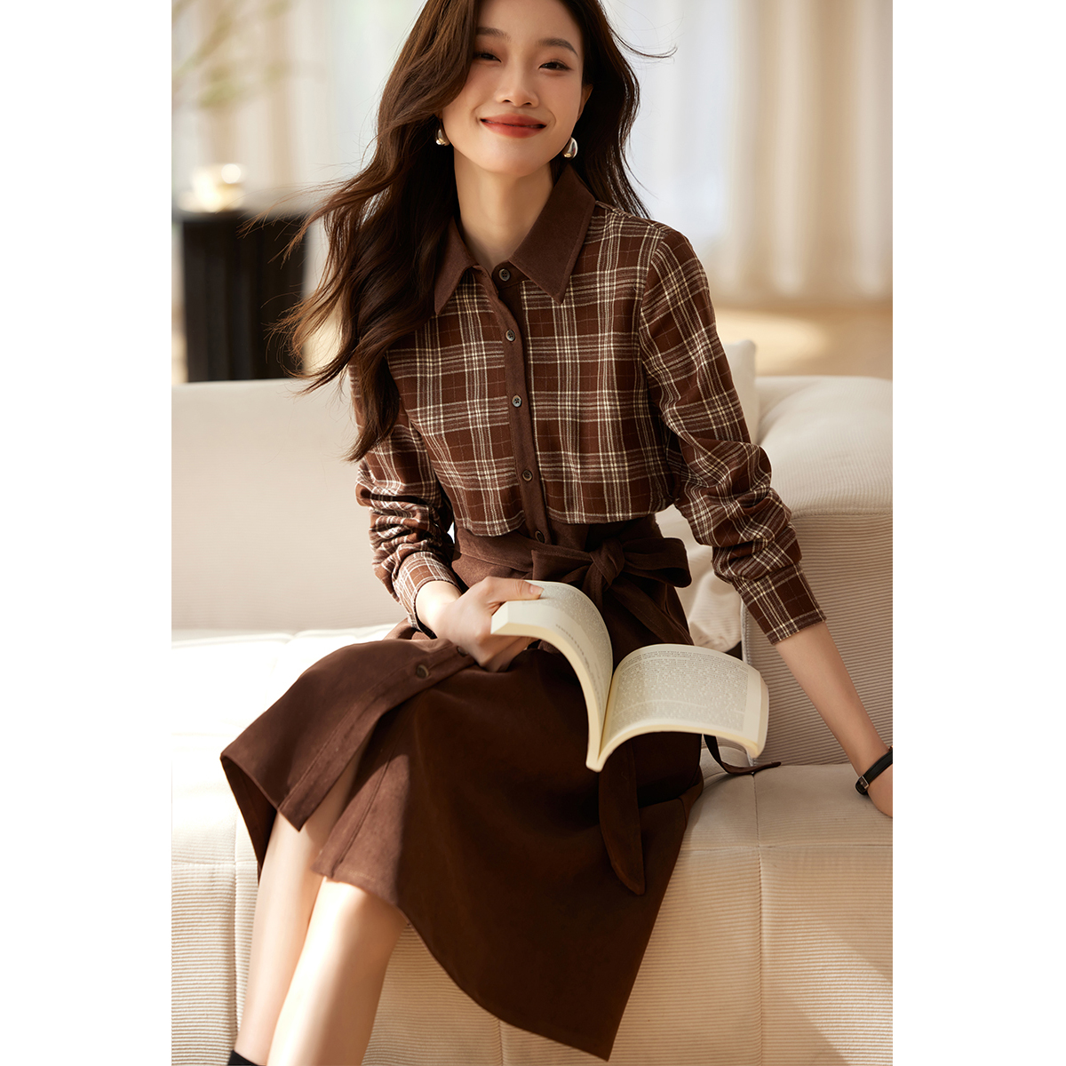 沫晗依美【美拉德磨毛格纹假两件连衣裙】2024冬显瘦复古时髦连衣裙