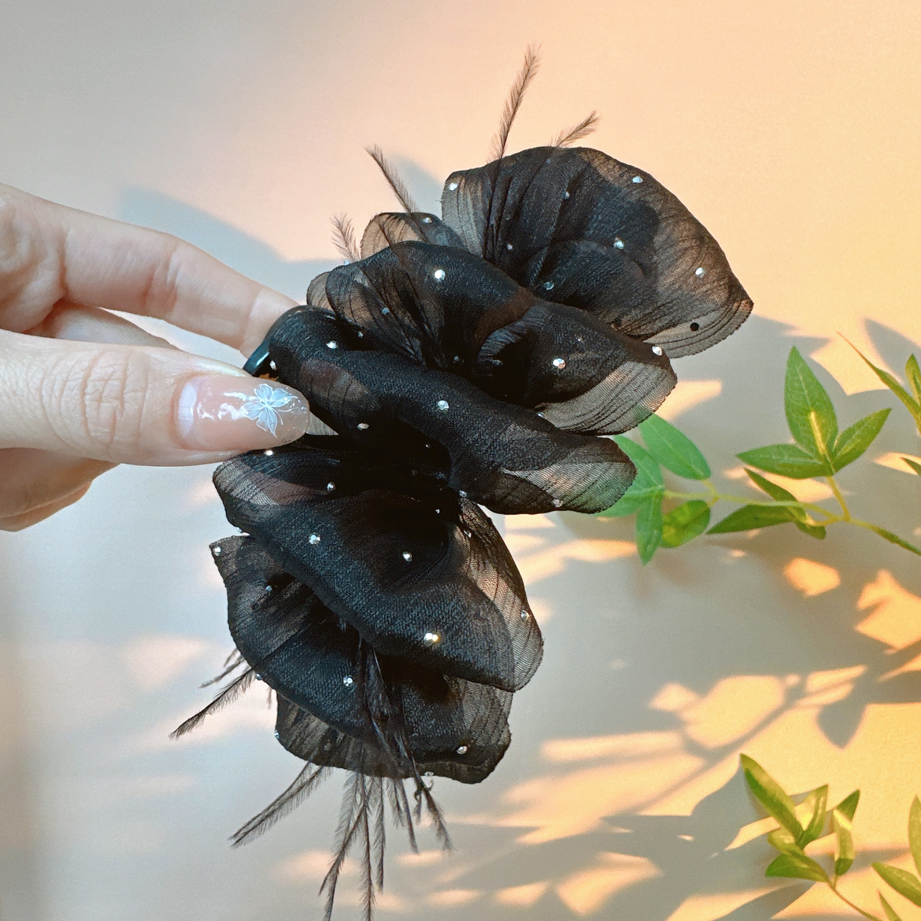 高级感满天星羽毛抓夹2024年新款显发量发抓后脑勺鲨鱼夹头花发卡