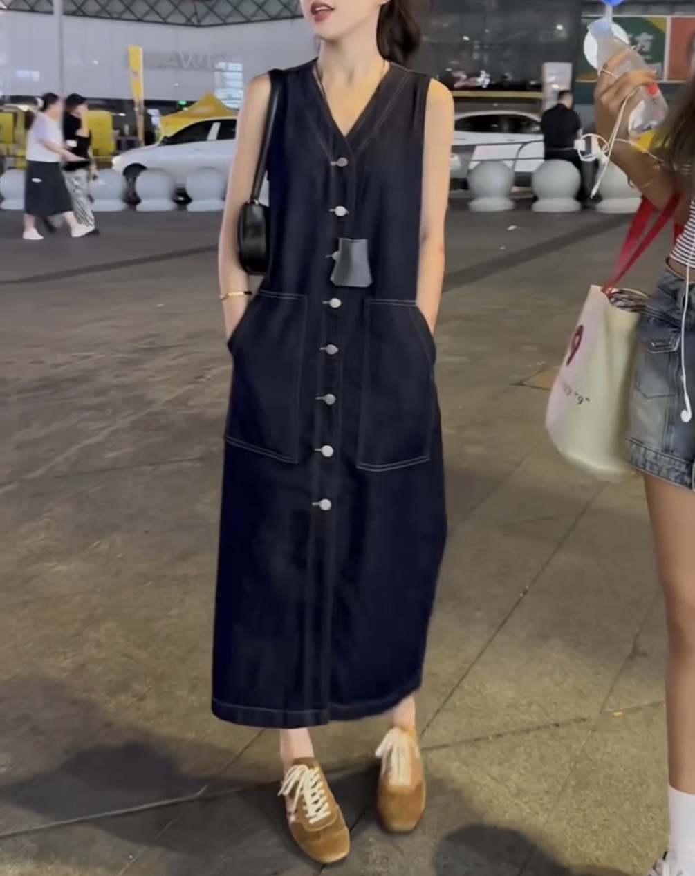 萱贝纯2025年早秋新款宽松牛仔连衣裙女大码时尚气质长裙显瘦裙子