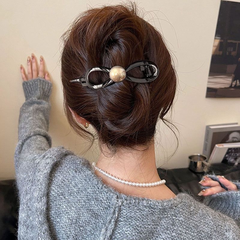 蝴蝶结气质珍珠一字抓夹女2024新款高级感扭扭发夹后脑勺鲨鱼夹子