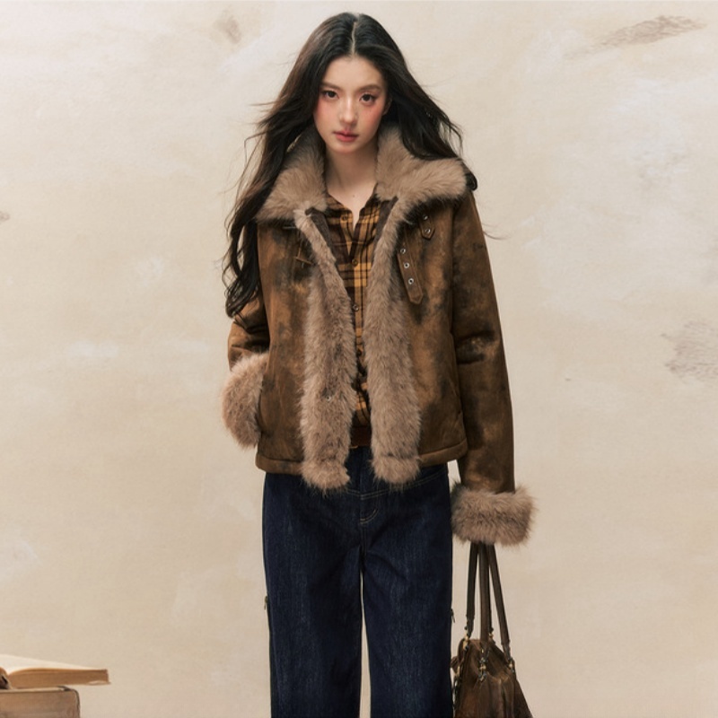 美拉德皮毛一体外套女冬2025网红爆款洋气时髦短款翻领小个子皮草