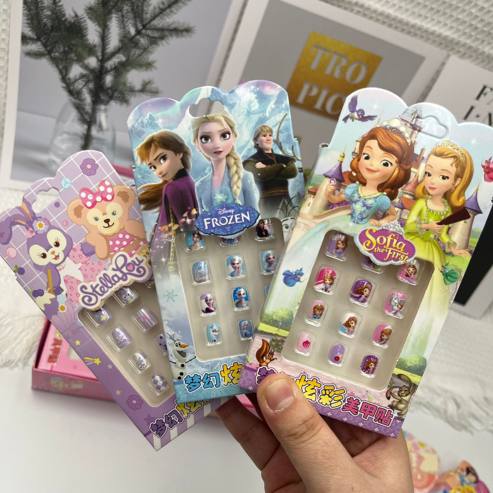 三丽鸥迪士尼儿童梦幻美甲指甲贴艾莎草莓熊琳娜贝尔星黛露果冻贴