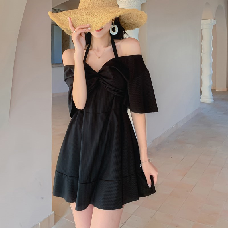 游泳衣女夏挂脖露肩遮肚2022新款爆款连体裙式显瘦泡温泉保守泳装