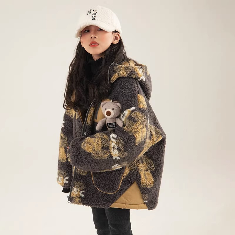 雨星雨嫣女童仿羊羔毛外套2025冬装连帽新款中大童洋气卡通加厚