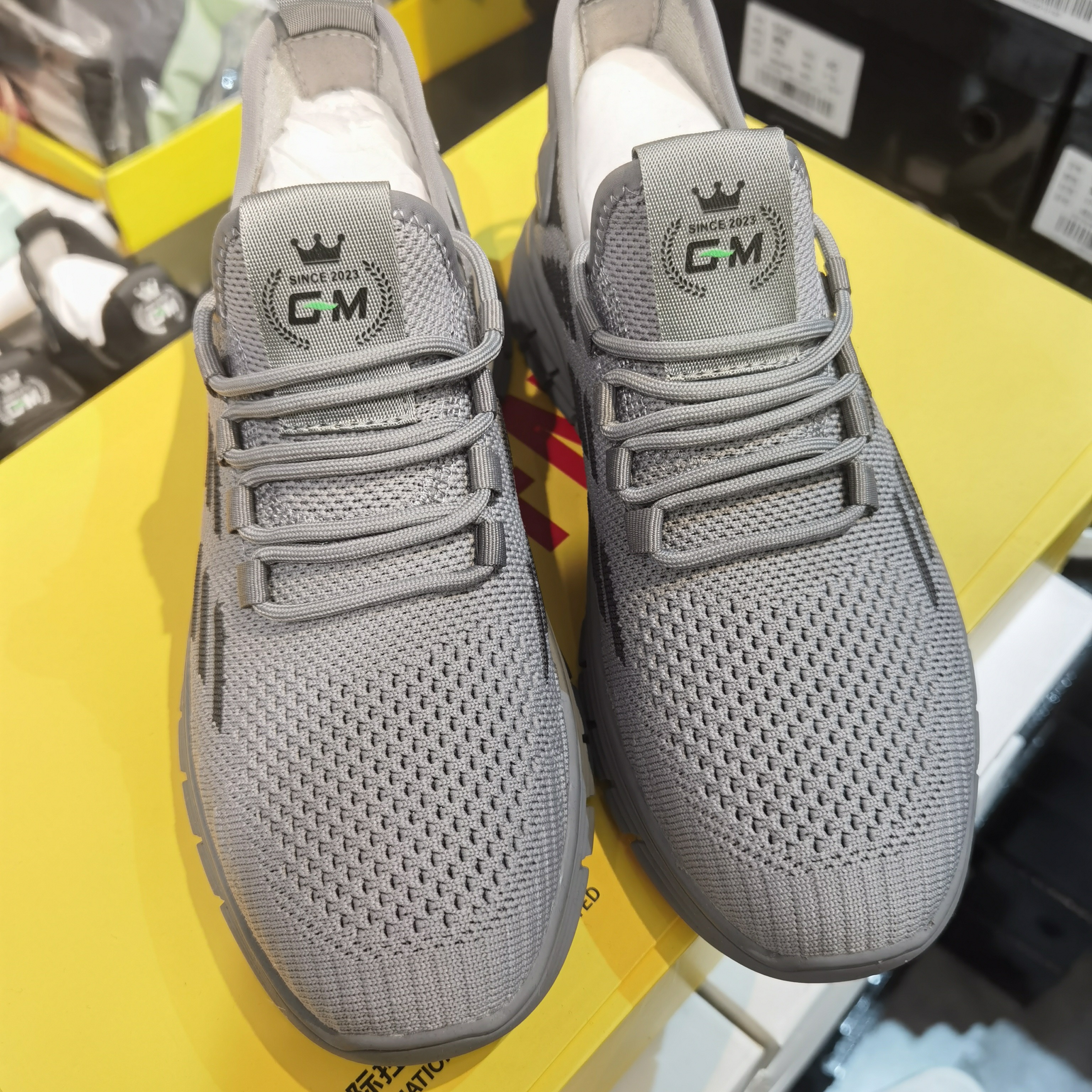 2023年新款舒适百搭运动鞋翁曦严选