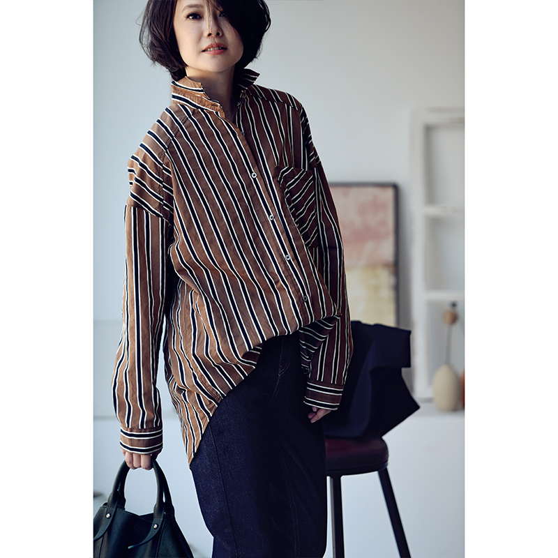 C2382C文艺洋气复古竖条纹宽松中长款翻领长袖薄衬衫女秋 米可可