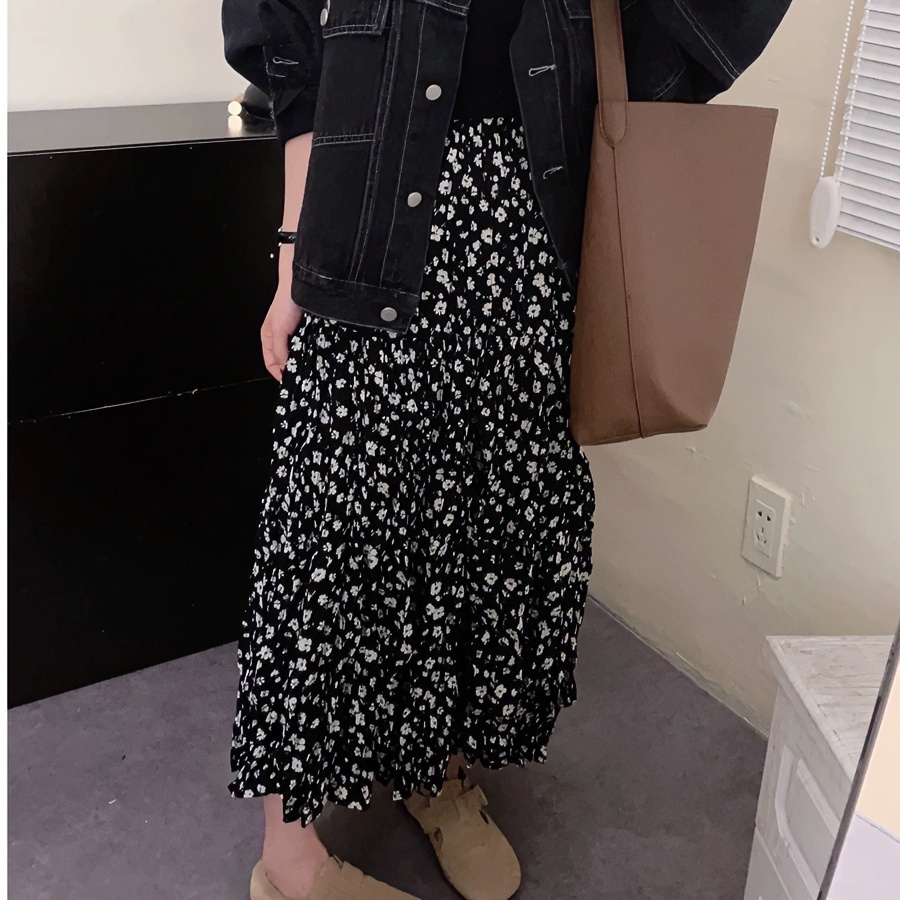 【现货】碎花半身裙女韩版春秋2025新款女装时尚洋气中长大摆裙子