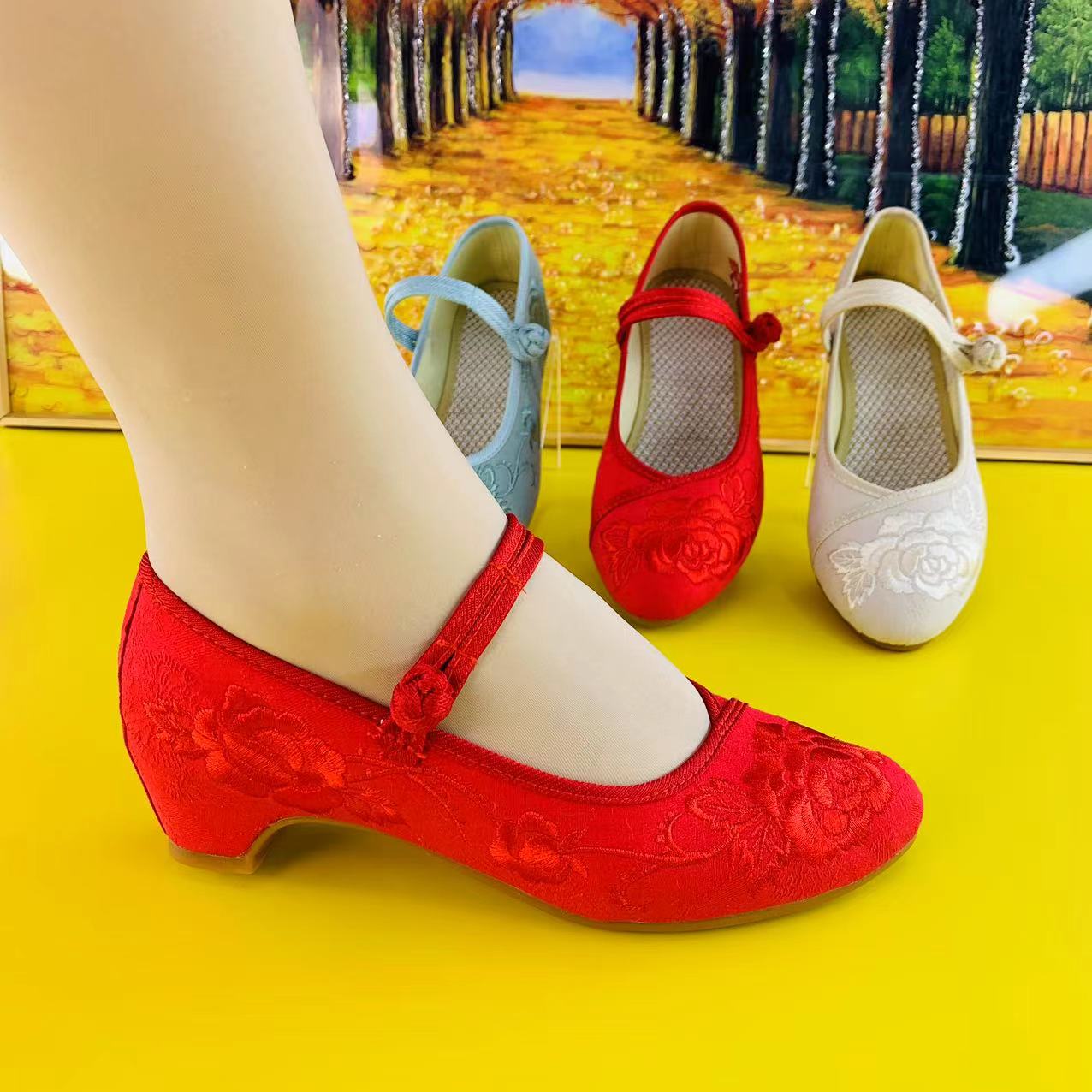 老北京布鞋绣花鞋2024春季新款粗跟单鞋旗袍汉服鞋文雅百搭女鞋