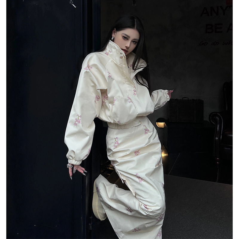 复古运动套套装女秋新款休闲美式辣妹印花冲锋衣春秋工装裙两件套