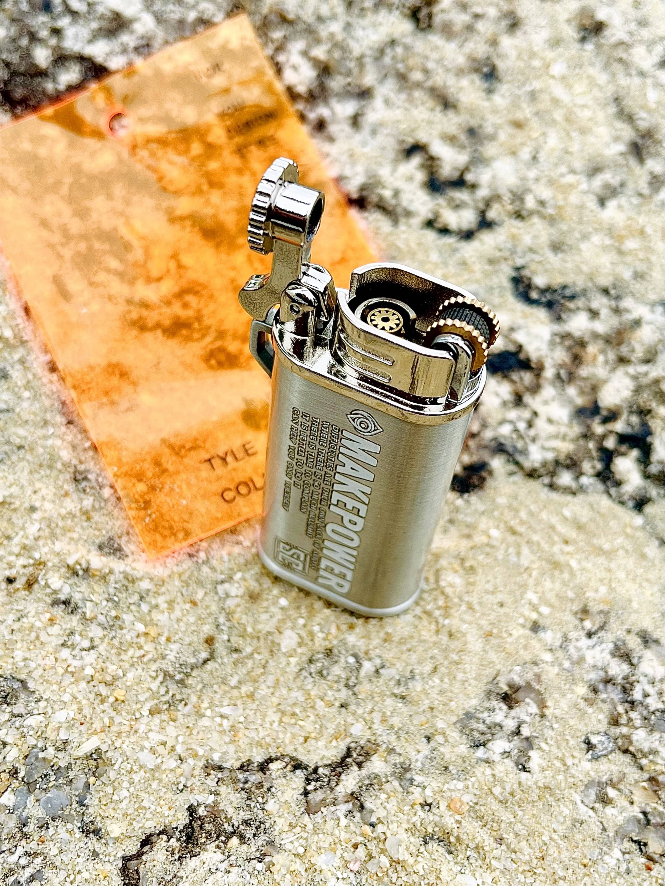 新款创意高档打火机直冲充气打火机轮砂打火机送人送礼自用打火机