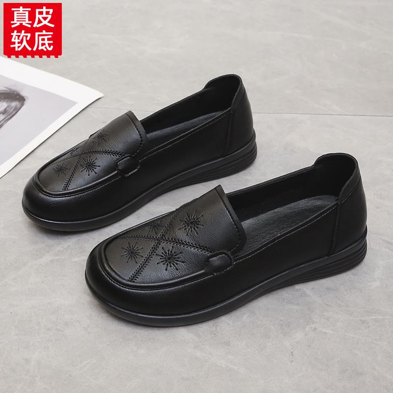全黑色真皮中老年妈妈鞋女舒适软底奶奶小皮鞋防水防滑厨房工作鞋