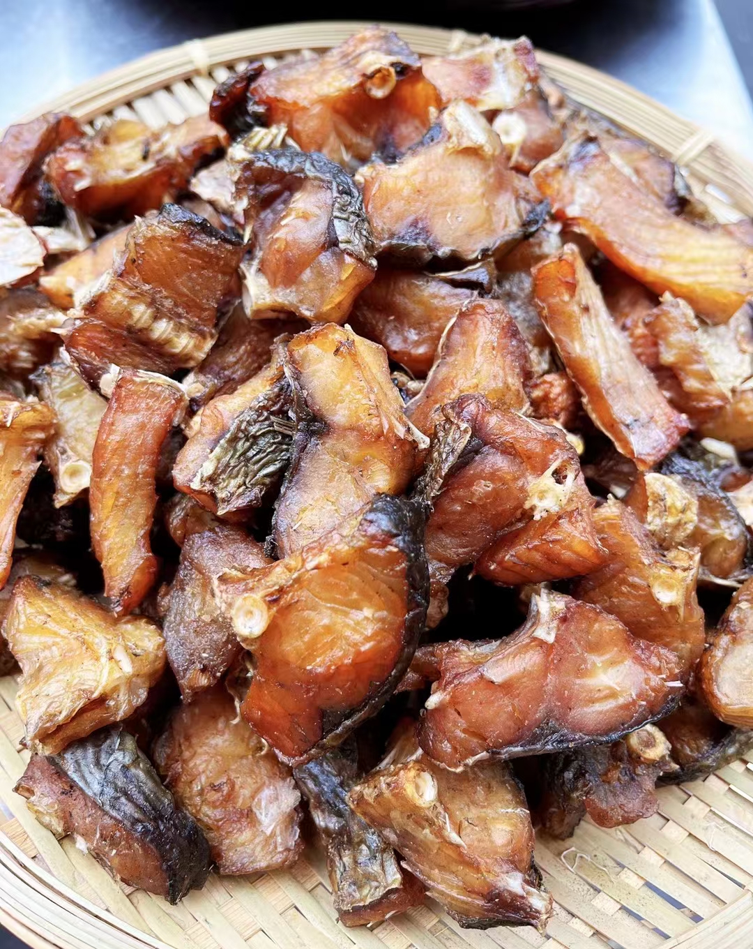 腊草鱼 农家火焙鱼 新鲜草鱼熏烤而成