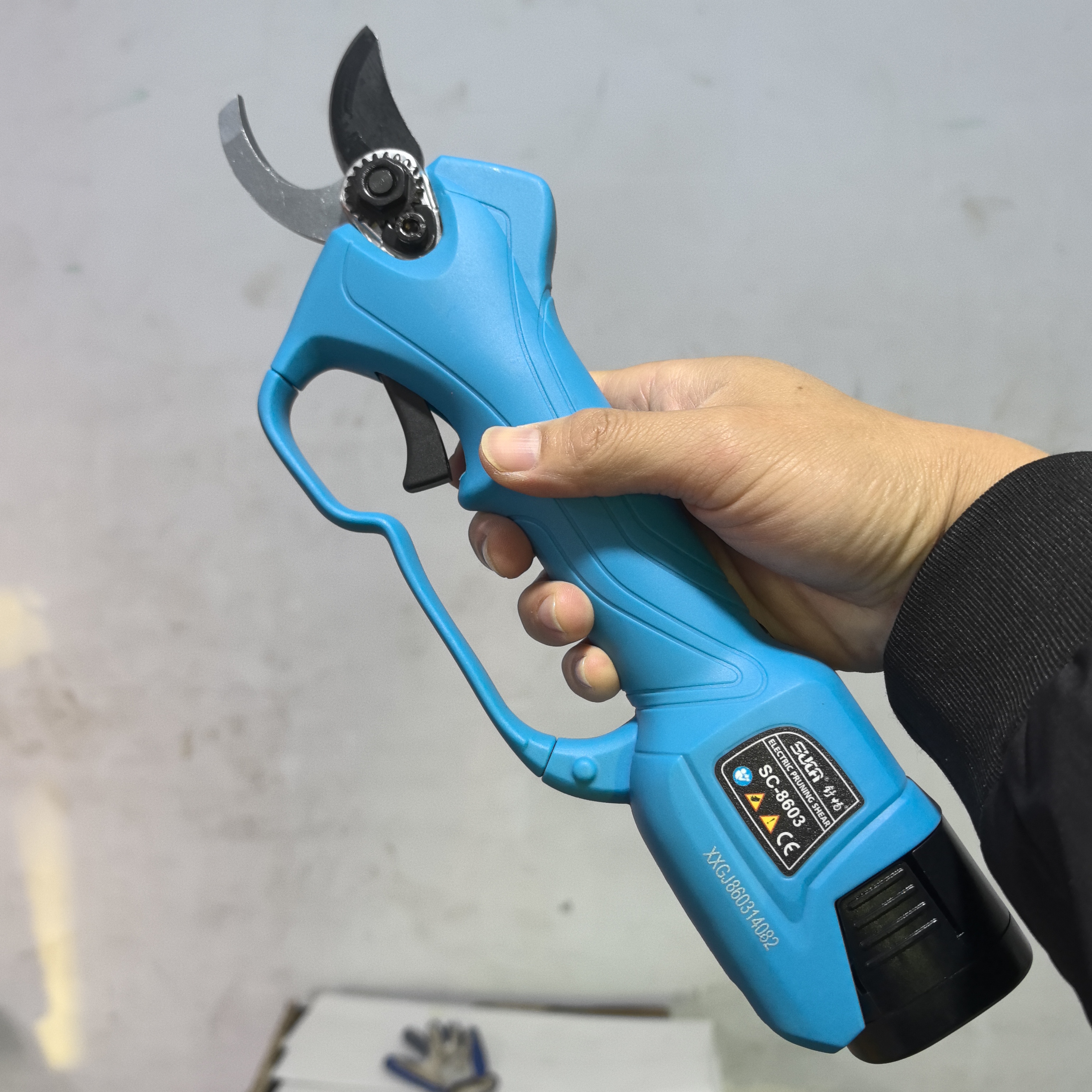 舒畅8603果剪小型家用无线剪枝高空修花修枝剪两电一充送原装刀片