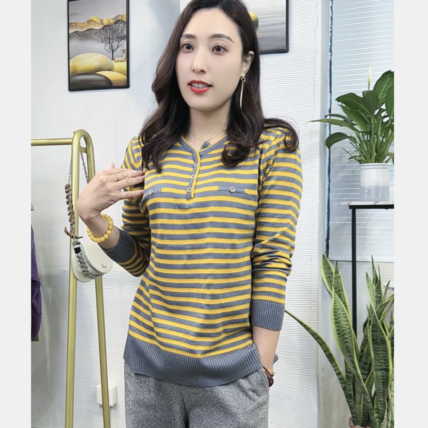 条纹亮扣秋冬薄款针织衫女长袖桃心领宽松气质2025新款百搭女上衣