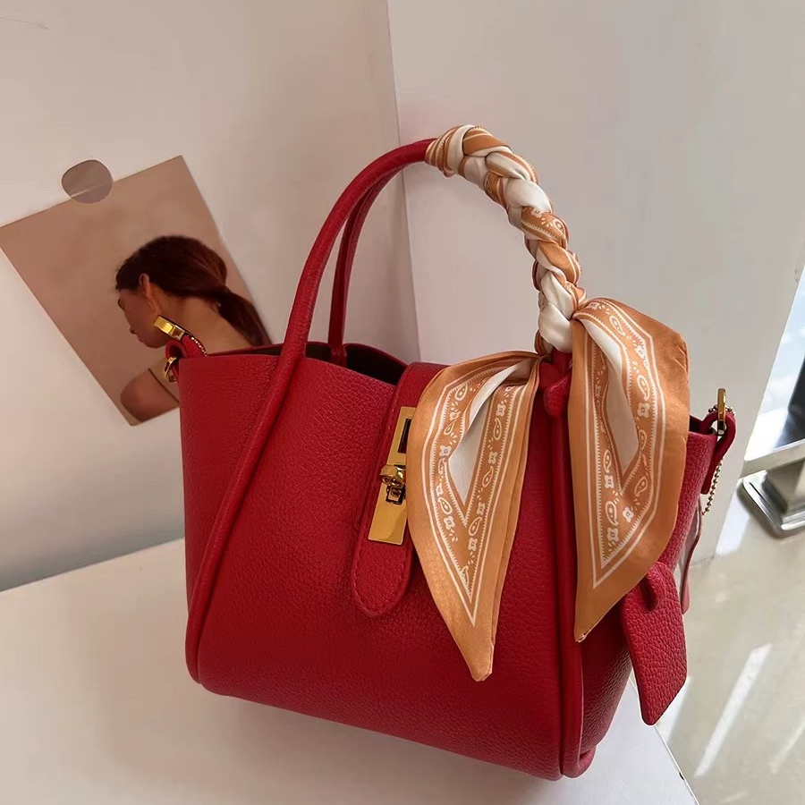 红色婚包女新娘结婚包包2024新款小众高级感斜挎手提菜篮子水桶包