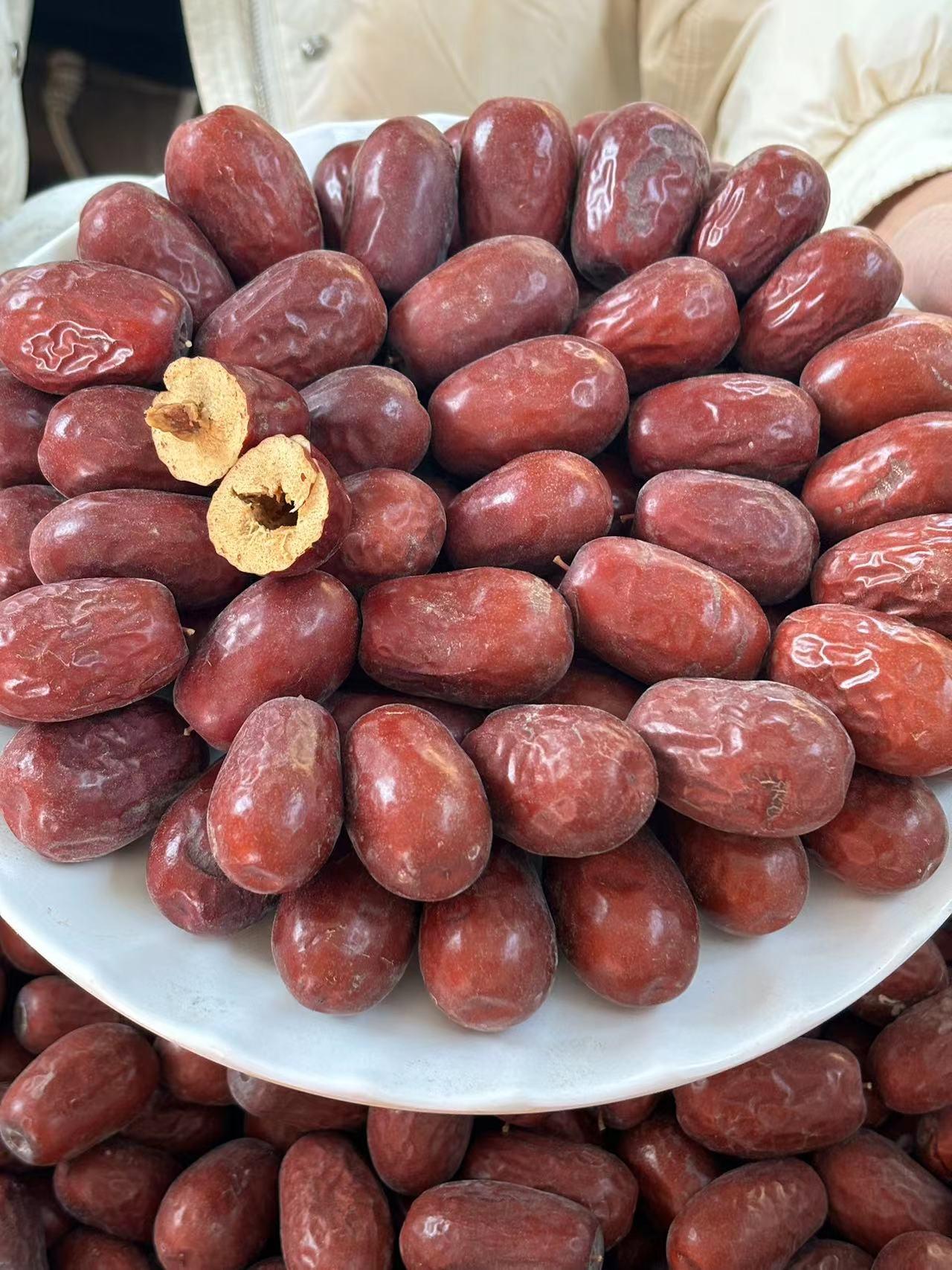 2025年新疆和田大枣新下树1/2级混装果3/5斤包邮和田大枣