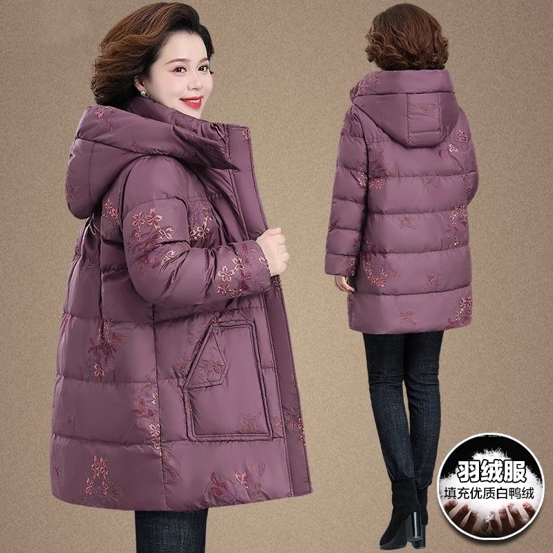 胖妈妈冬装羽绒服加肥加大码外套中老年人女秋冬棉衣新款绣花棉袄