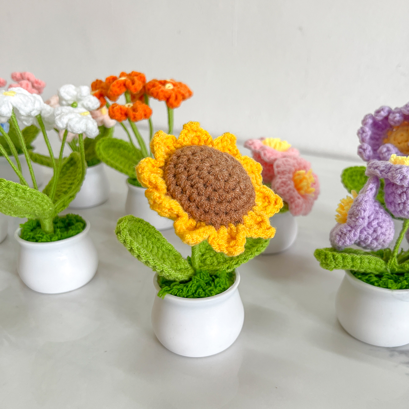 手工钩织小盆栽毛线花向日葵办公室摆件泡芙花满天星