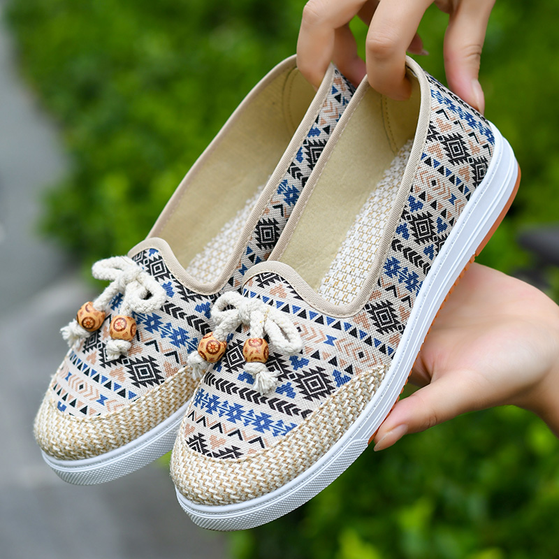 新款老北京布鞋女春秋软底防滑妈妈鞋平底网面中老年时尚休闲单鞋