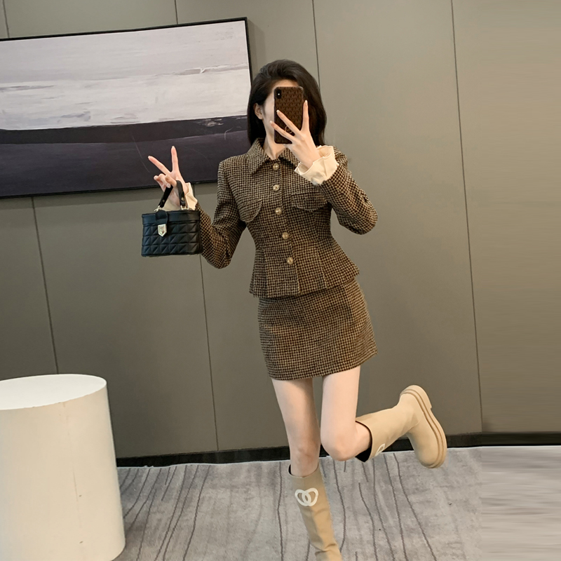茶系穿搭富家千金套装女秋冬格纹小香风外套百搭高腰半身裙两件套