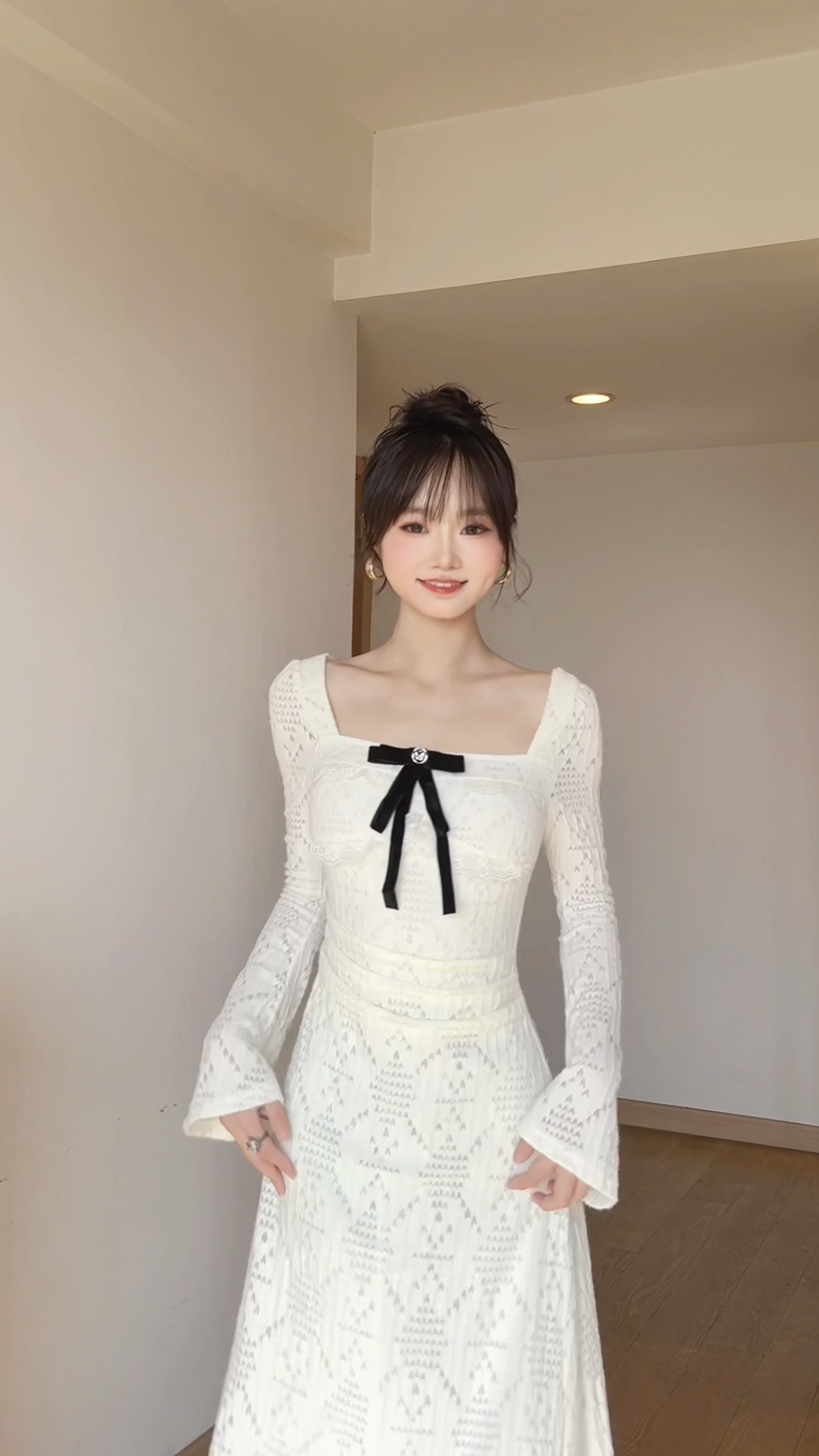 法式方领白色蕾丝拼接蝴蝶结女装连衣裙春季新款收腰复古气质长裙